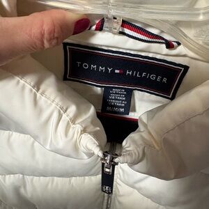 Tommy Hilfiger Women's Cream Puffer Jacket in great condition!!!